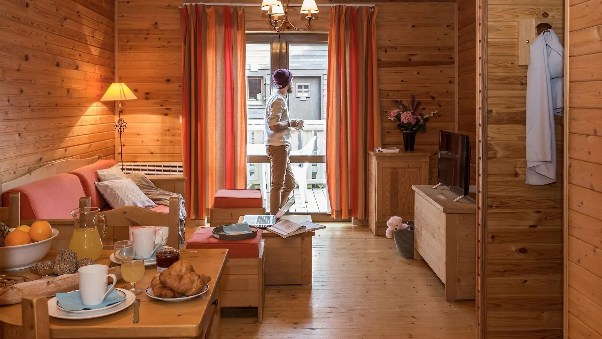 Residence Odalys Les Chalets D'Evian 3*, Évian-les-Bains Frankrike